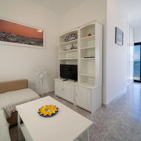 Famara Home Beach דירה
